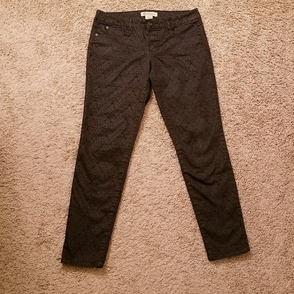 Black pattern pants